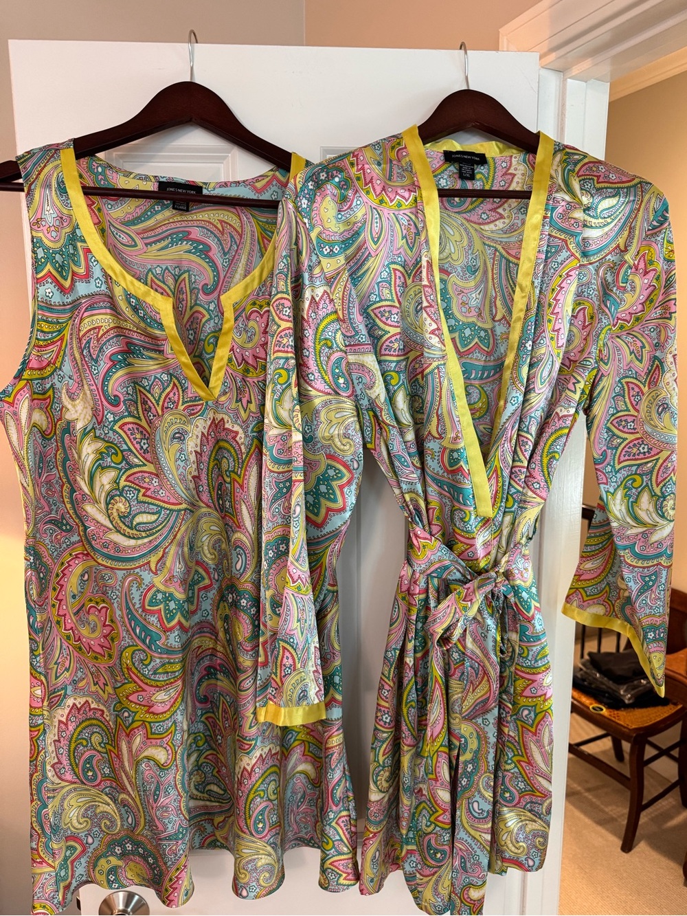 Jones New York Paisley V-Neck Sleeveless Gown with Matching Robe- Multicolor